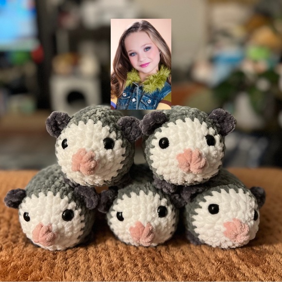 MORGAN AND MAPLE ARE GOING LIVE - Picture 6 of 6